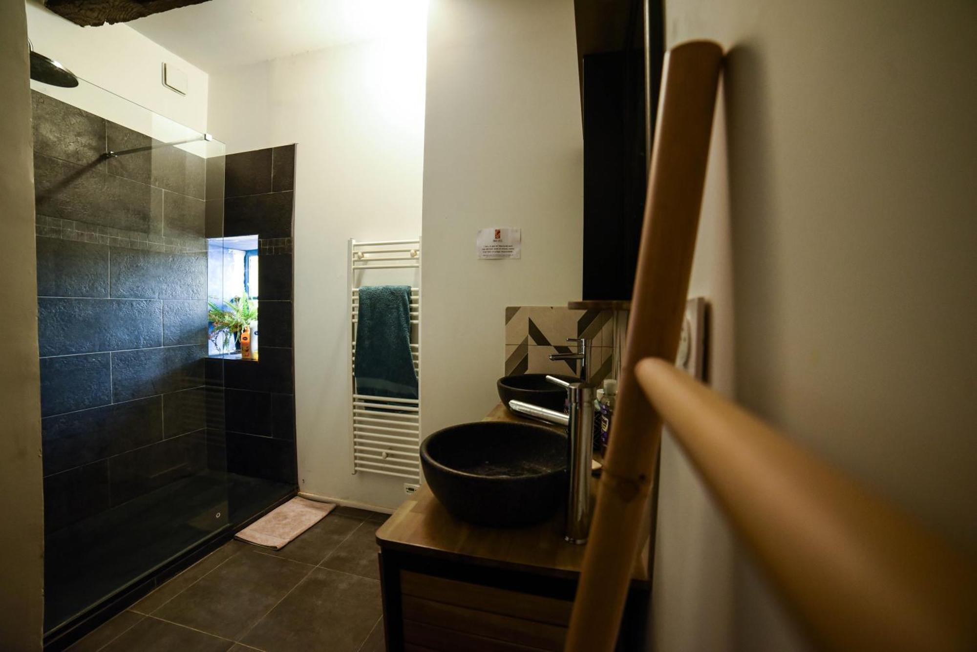 Amani Hostel La Réole Zewnętrze zdjęcie